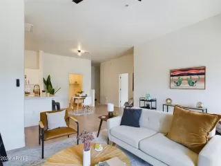 Photo #6: 6736715 Listing