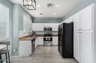 Photo #5: 6737032 Listing