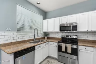 Photo #6: 6737032 Listing