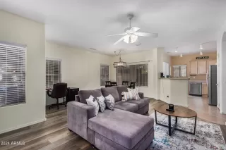 Photo #5: 6737324 Listing