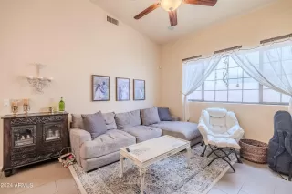 Photo #4: 6737415 Listing