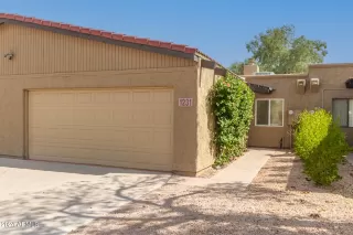 More Details about MLS # 6737543 : 1231 E BLUEBELL LANE