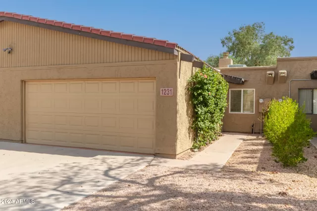 MLS: 6737543 Condo For Sale