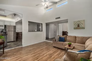 Photo #5: 6737720 Listing