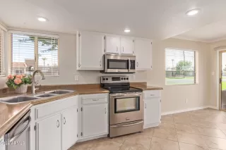 Photo #3: 6737998 Listing