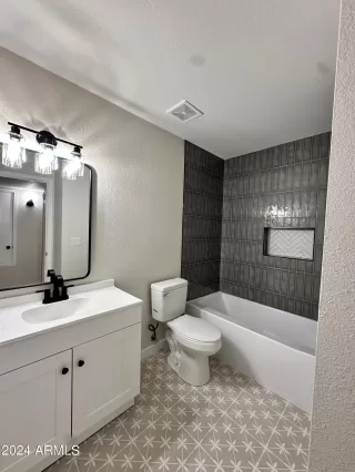 Photo #5: 6738104 Listing