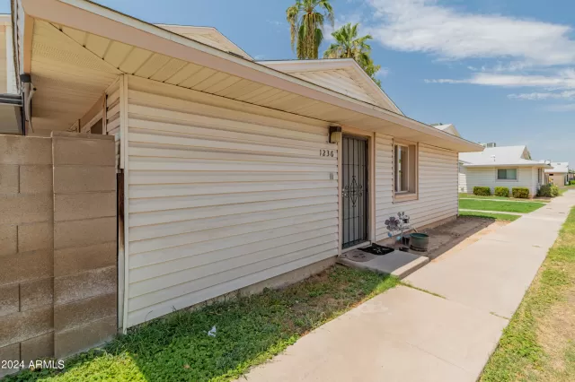 MLS: 6738451 Condo For Sale