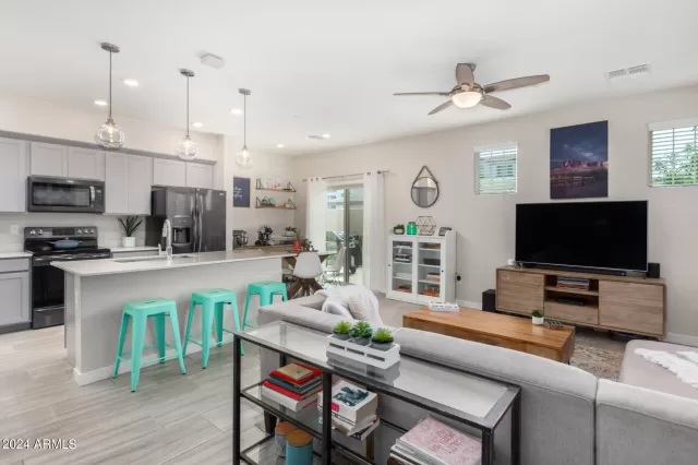 MLS: 6739403 Condo For Sale