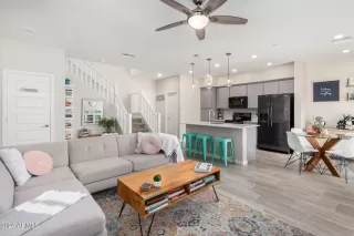 Photo #5: 6739403 Listing 