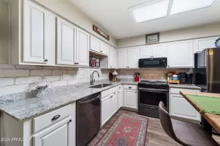 Photo #3: 6739572 Listing