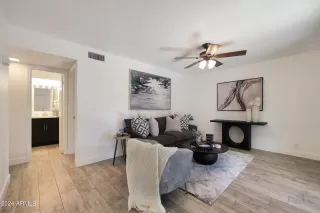 Photo #5: 6739696 Listing