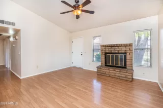 Photo #5: 6739702 Listing