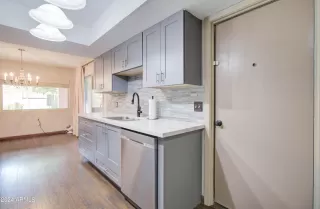 Photo #5: 6740416 Listing