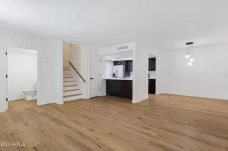 Photo #6: 6740932 Listing