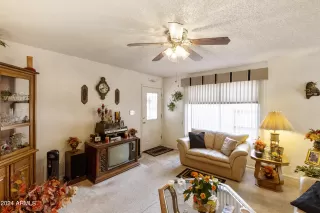 Photo #5: 6741129 Listing