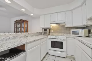 Photo #6: 6741504 Listing