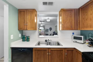 Photo #6: 6741655 Listing