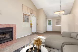 Photo #4: 6742142 Listing