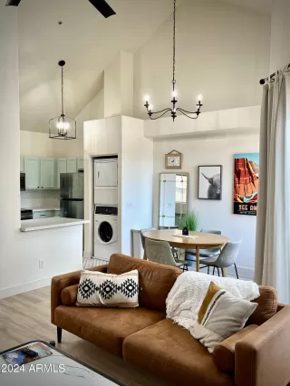 Photo #5: 6742446 Listing