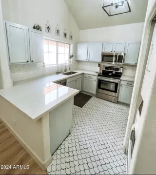 Photo #6: 6742446 Listing