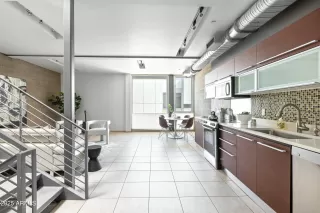 Photo #1: 6743200 Listing