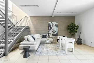 Photo #2: 6743200 Listing