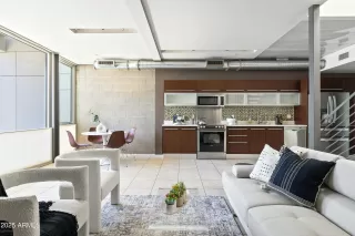 Photo #3: 6743200 Listing