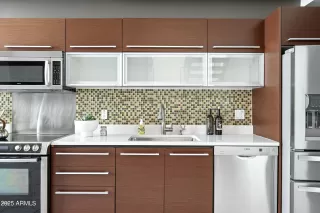 Photo #6: 6743200 Listing