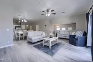 Photo #5: 6743530 Listing