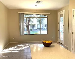 Photo #5: 6743932 Listing