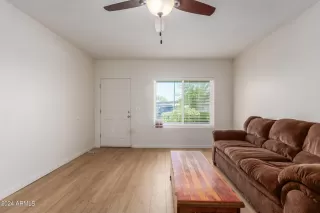 Photo #3: 6743944 Listing