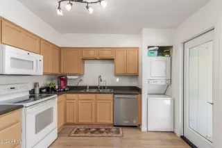 Photo #6: 6743944 Listing