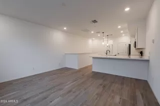 Photo #2: 6744221 Listing 