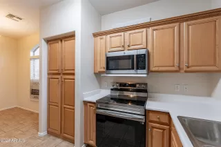 Photo #5: 6744875 Listing