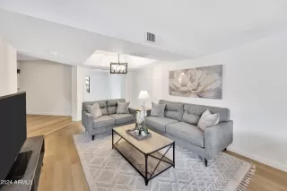 Photo #6: 6744970 Listing 