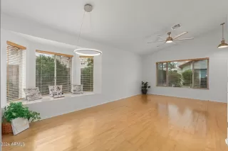 Photo #5: 6745387 Listing