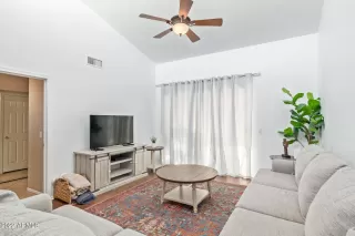 Photo #4: 6745525 Listing