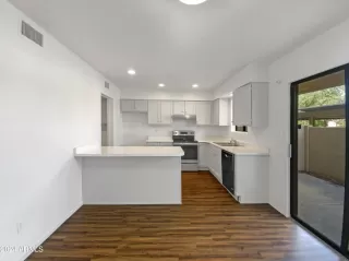 Photo #5: 6747224 Listing