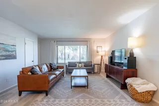 Photo #5: 6747570 Listing