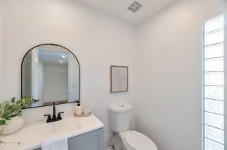 Photo #6: 6747901 Listing