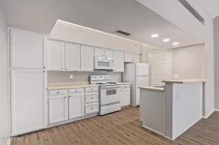 Photo #6: 6748271 Listing