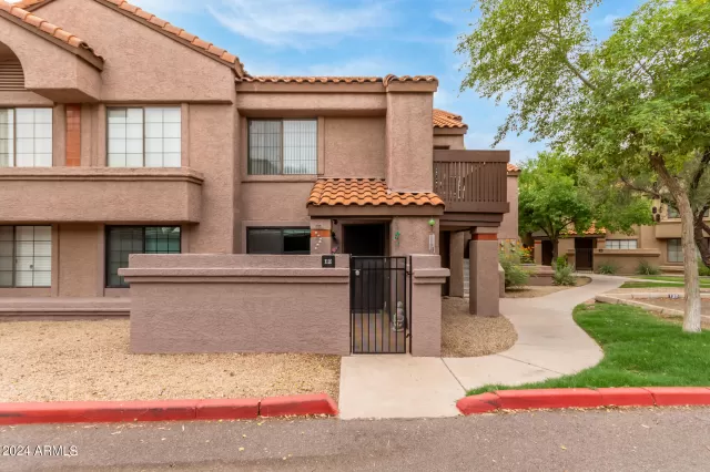 MLS: 6748802 Condo For Sale