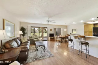 Photo #2: 6749174 Listing