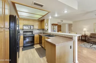 Photo #5: 6749174 Listing