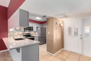 Photo #4: 6749183 Listing