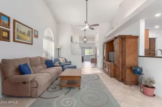 Photo #5: 6749413 Listing