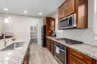 Photo #2: 6749502 Listing