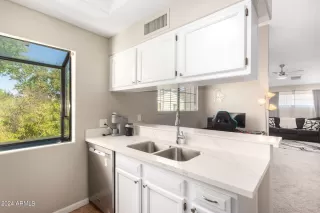 Photo #2: 6749614 Listing 