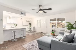 Photo #3: 6749671 Listing