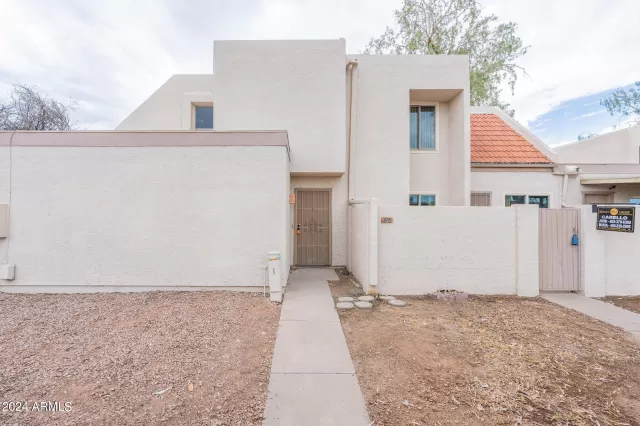 MLS: 6750035 Condo For Sale